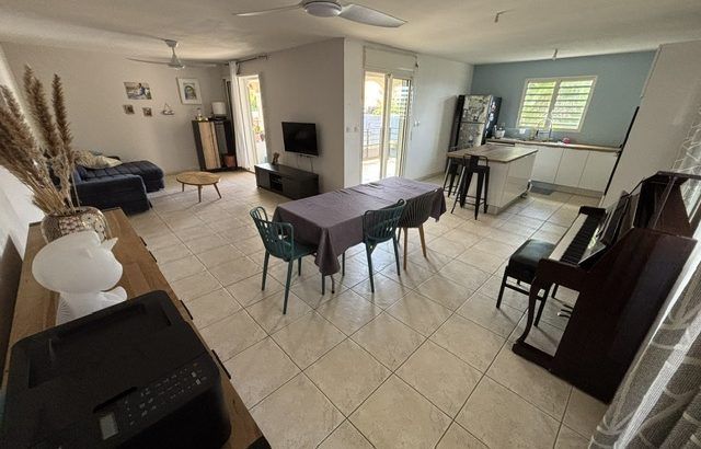 Maison F4, 97 m2 sur terrain 479 m2, Sainte-Suzanne