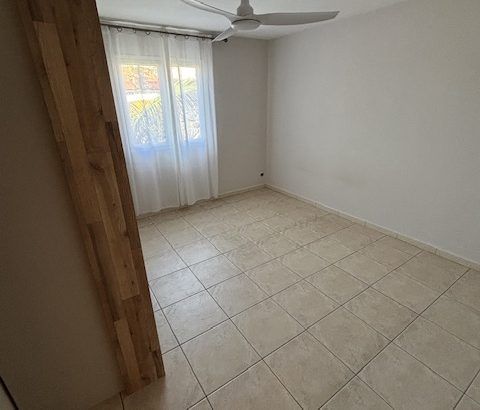 Maison F4, 97 m2 sur terrain 479 m2, Sainte-Suzanne
